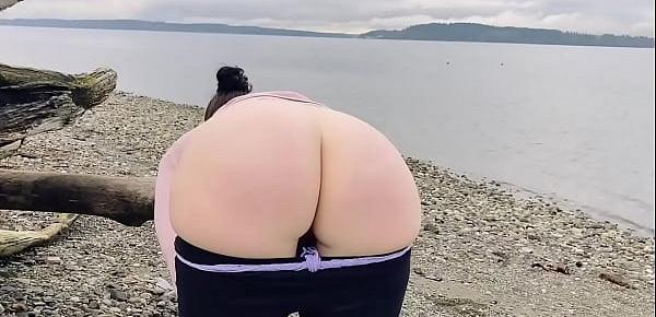  Mom Showing Her Fat Ass On A Public Beach